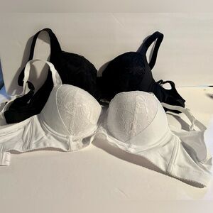 NWOT Elegant Lace Black and White Bra Set